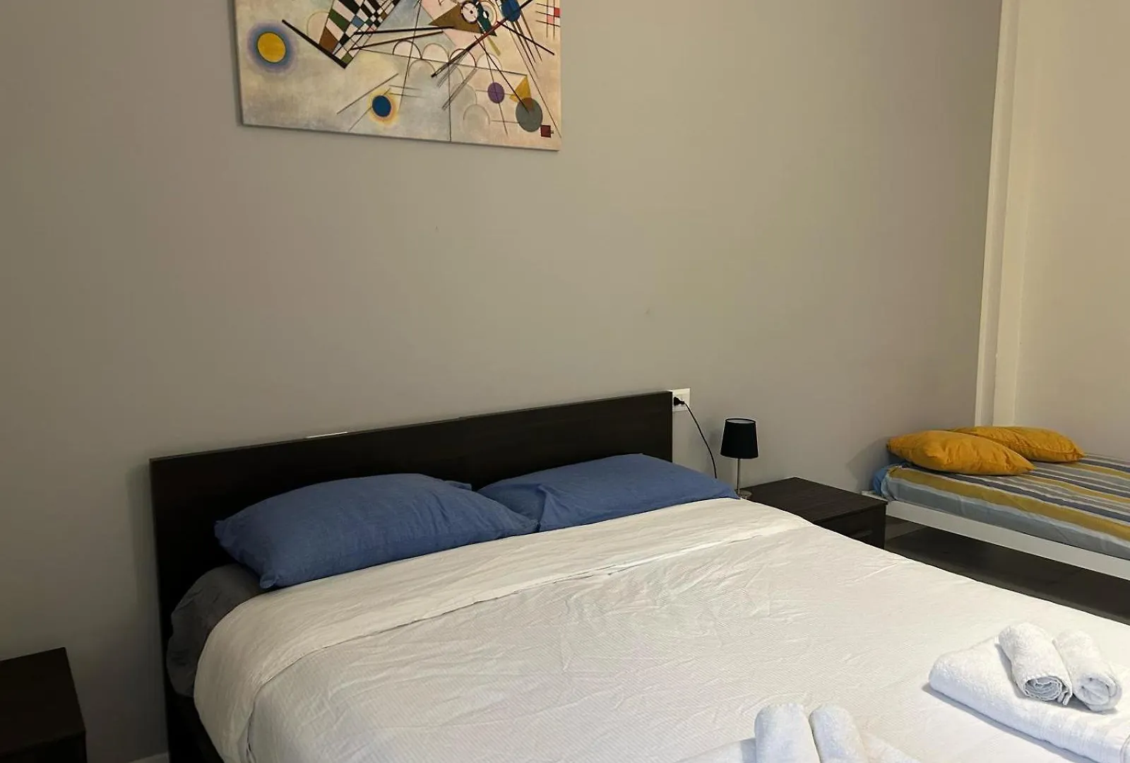 Modern Duomo Rooms Mediolan 0*,